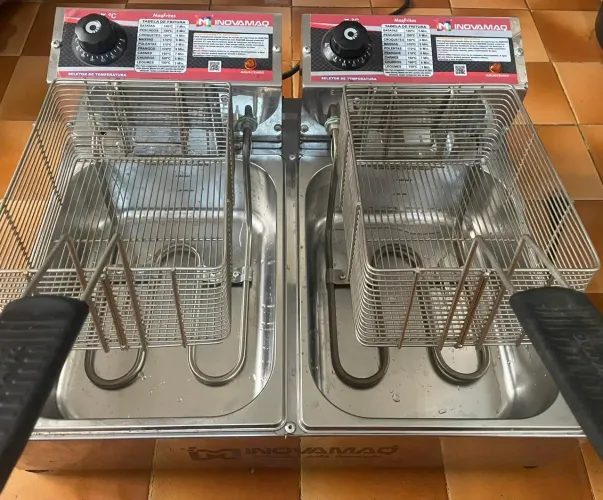 Vendo 1 chapa a gás cloydon 1 fritadeira elétrica 3 cuba inox valor 2500
