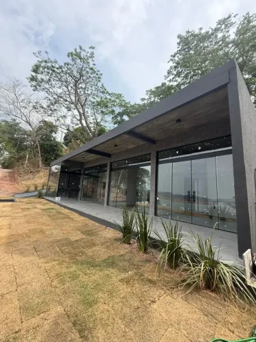 Casa Exclusiva em Igaratá | Piscina e Sauna de Vidro, Pé na Água e 1.700m² de Terreno