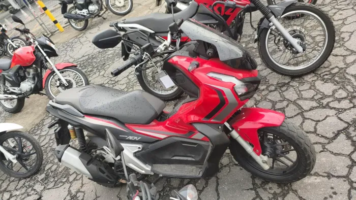 HONDA ADV 150 VERMELHA 2024 Shalon veículos Cariacica