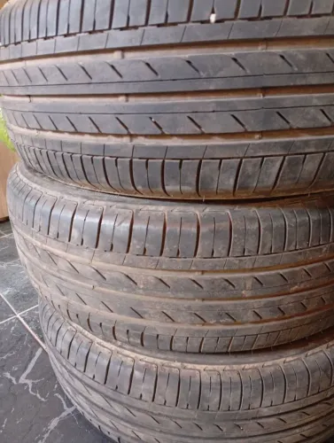 4 Pneus Bridgestone 205 x 65 x 16 semi novos