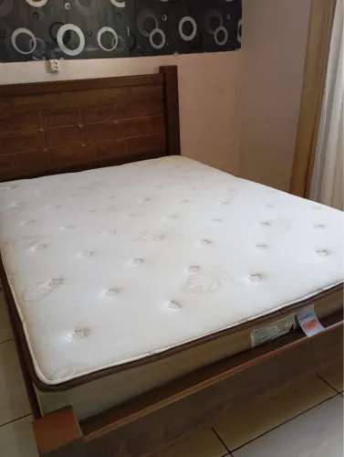 Cama e colchão casal