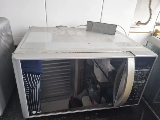 Microondas LG 30L MOD.MH7053R