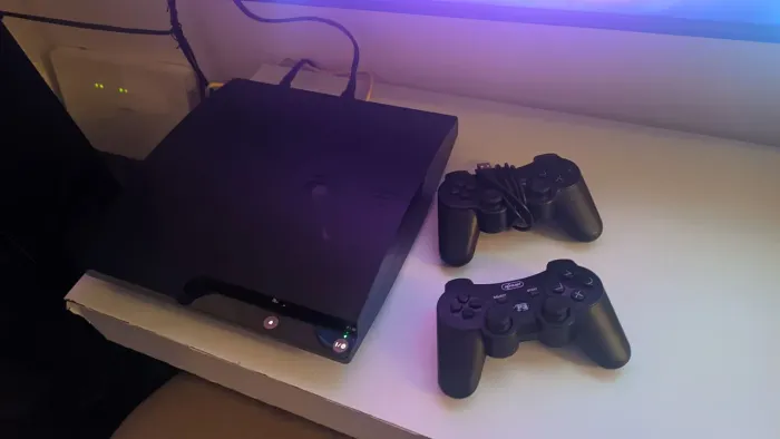 Playstation 3 Slim desbloqueado (disposto a negociar)