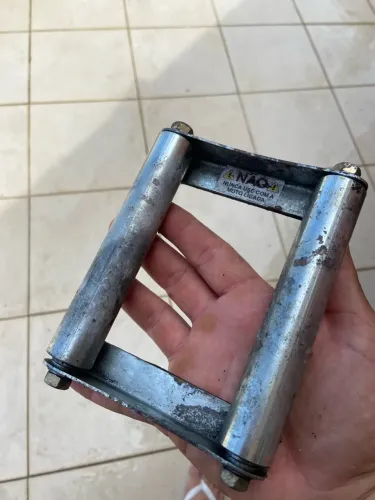 Cavalete portátil para moto gira roda.