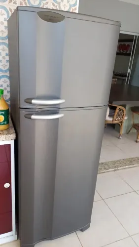 Geladeira Electrolux cinza