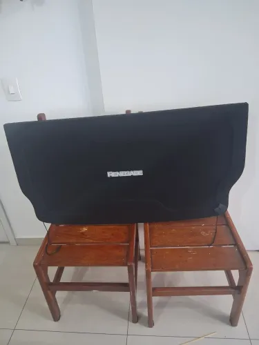 Tampão do porta malas do jipe renegade.