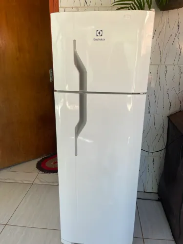 Vende se geladeira gelo seco,semi nova *
