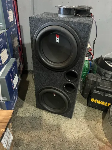 Caixa de som nova 2 etm de 600 rms