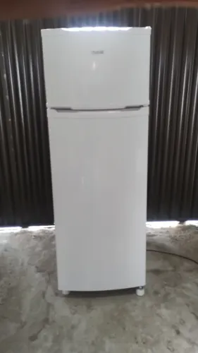 Geladeira nova pouco y