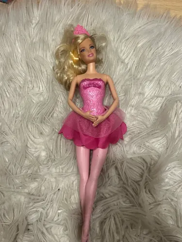 Boneca Barbie bailarina sapatilhas mágicas