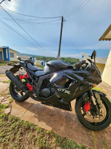 MOTO ESPORTIVA GTR 650 KASINSK COMET