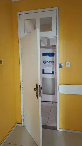 Aluga-se sala comercial