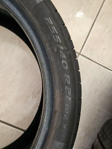 05 Pneus Pireli PZero 255/40 R 21