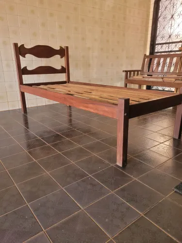  Cama solteiro maderia maciça