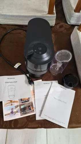 Cafeteira Nespresso Vertuo Pop Preta - Excelente Estado!