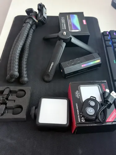 KIT ULANZI: Tripé Flexível + Iluminador + Mini tubo RGB + Microfone Lapela