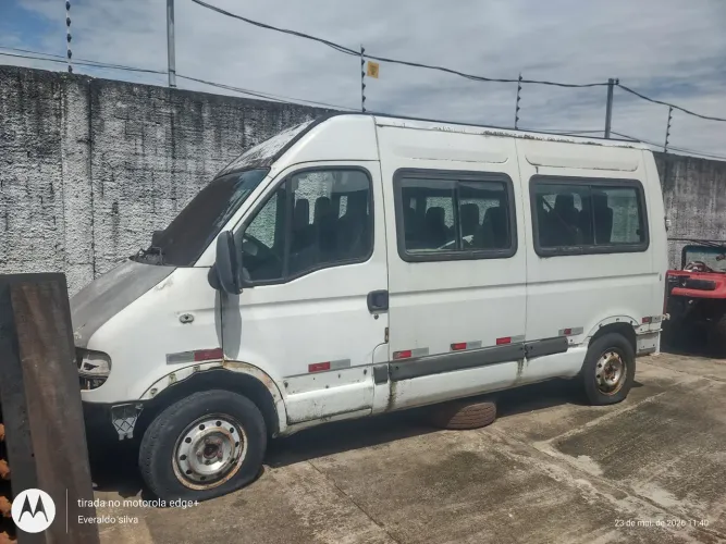 Vendo van e gol ambos material para sucata 