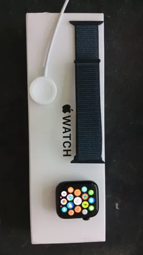 Apple Watch SE com pouco tempo de uso