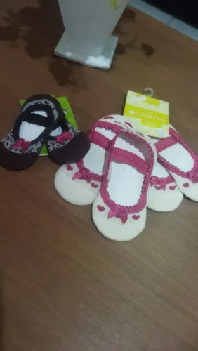 Lindas sapatilhas para sua bebê.R$ 15