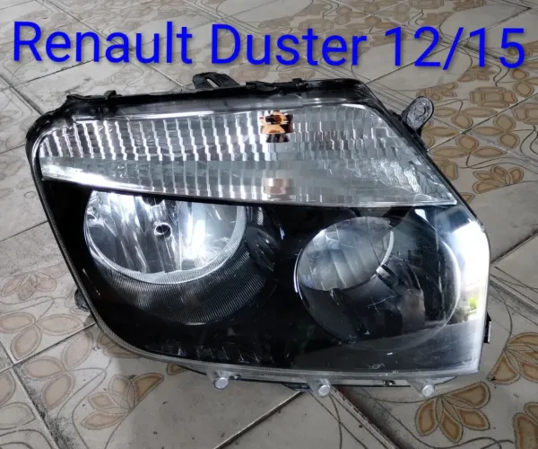 Farol direito Renault Duster máscara negra 12/15