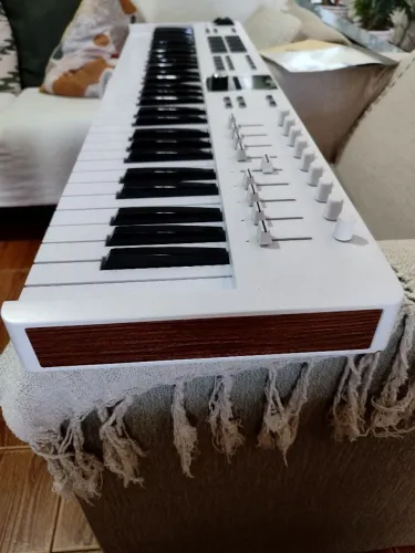 Teclado controlador Arturia keylab Essencial 61