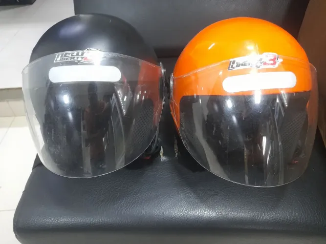 VENDO OS 2 CAPACETES 