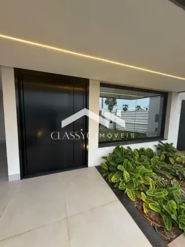Casa em condomínio fechado em Uberlândia (Nova Uberlândia)  4 suítes, espaço gourmet.