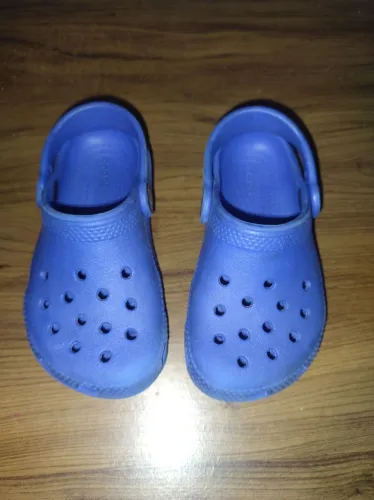Crocs Infantil C-8  ( mede 15 cm)