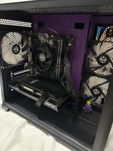 CPU RYZEN 5 5600, SSD M2 512GB, 16RAM, vídeo rx6650xr 8GB