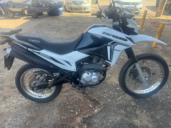 Honda bros nxr