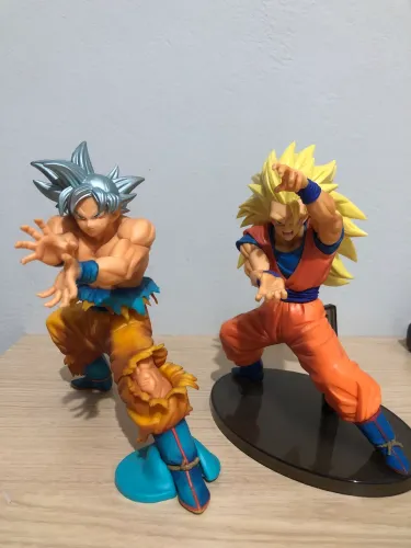 Goku ssj 3 e ultra instinto action figures