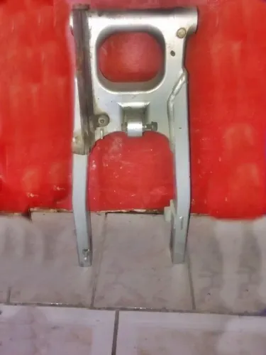 Cbx 250 Twister balança e paralama traseiro <br>Balança em muito bom estado <br>Paralama cortado