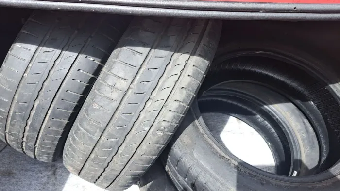 4 pneus semi novos Aro 15