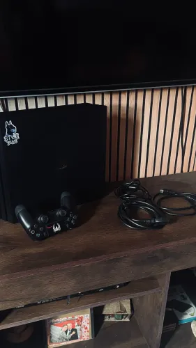 PS4 PRO (1 controle)