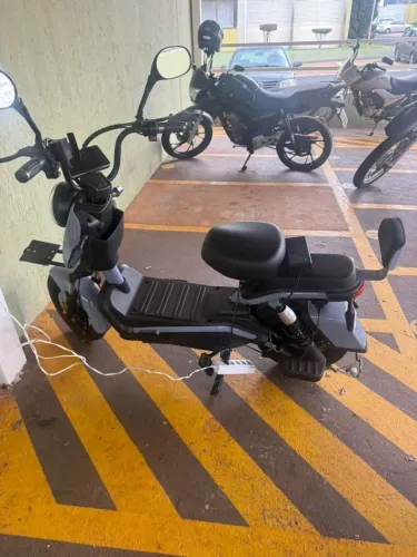 Scooter elétrica desbloqueada