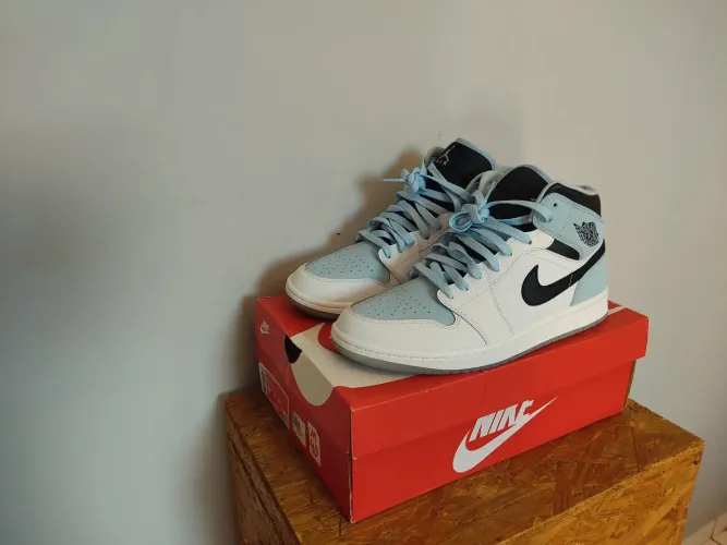 Jordan 1 Mid