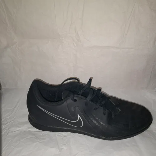 Chuteira de futsal nike original(preta) zerada. tamanho 42