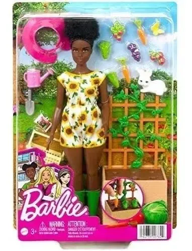 Barbie curvy jardinagem com coelhinho 