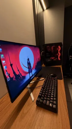 PC Gamer Completo | RTX 5060 Ti 16GB + Ryzen 7 5700X | 32GB RAM | Monitor 165Hz