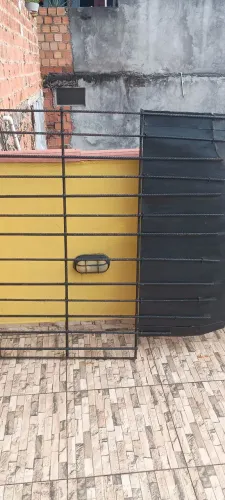 Vendo uma grade de ferro para proteção