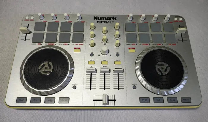 Controladora Nurmark Mixtrack II Branca