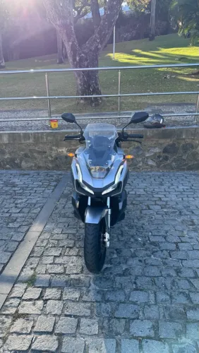 Veículo em ótimo estado de conservação, segundo dono. Moto de garagem quem ver compra.