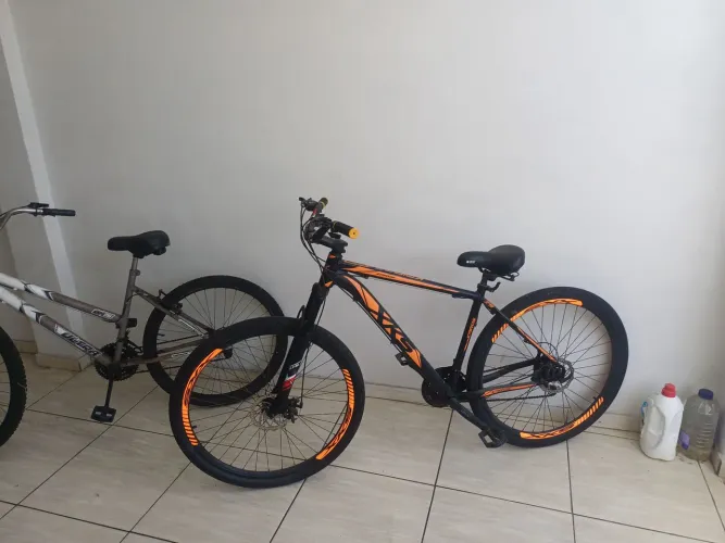 Vendo duas bicicletas uma feminina e outra masculina aro 29