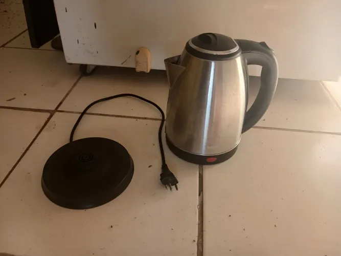 Chaleira elétrica com defeito de solda