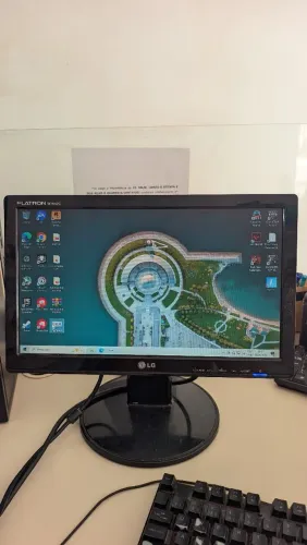 Monitor LG FLATRON para escritório ou serviços