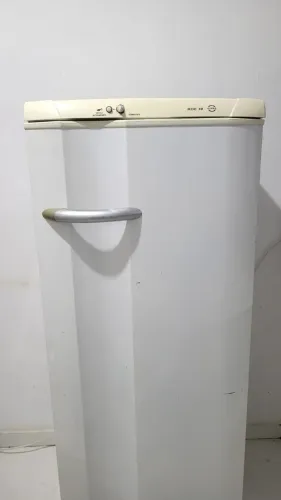 Geladeira Electrolux RE28 240 Litros 1 Porta- Degelo Prático RE28 - Branca 1p 220v - Usada