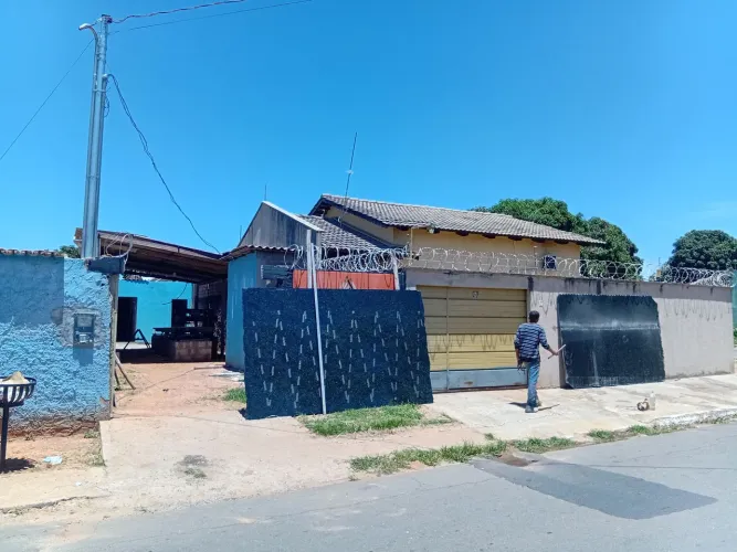 VENDE-SE MARMORARIA BARATA. Boa localização,  ferramentas,  serra,  cavaletes etc..