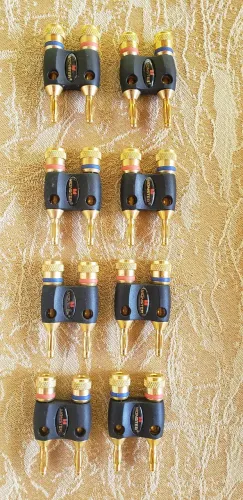 Conectores Monster banhados a ouro raros