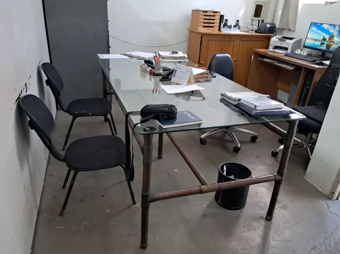 Mesa de vidro para escritório