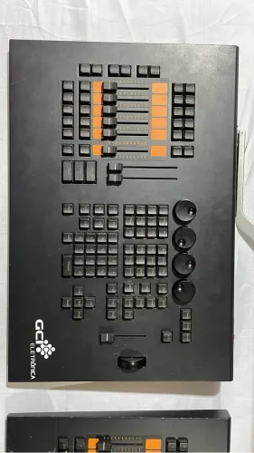 Mesa controladora wing + fader com 2 telas